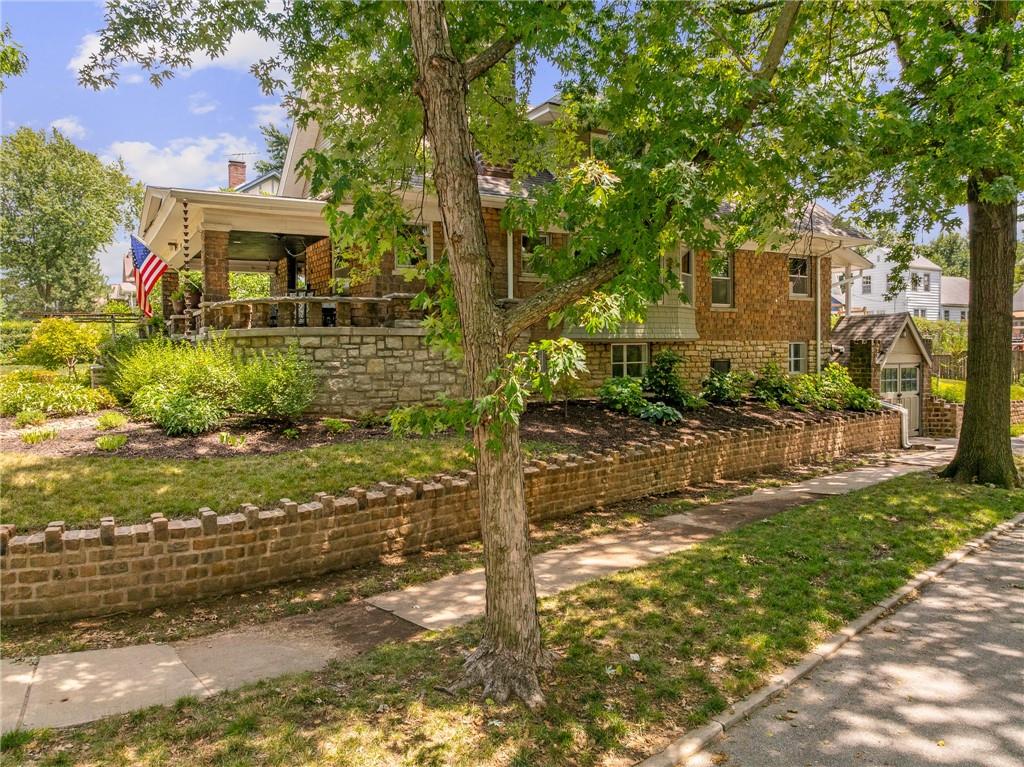 Photo 3 of 949 W 33RD Terrace