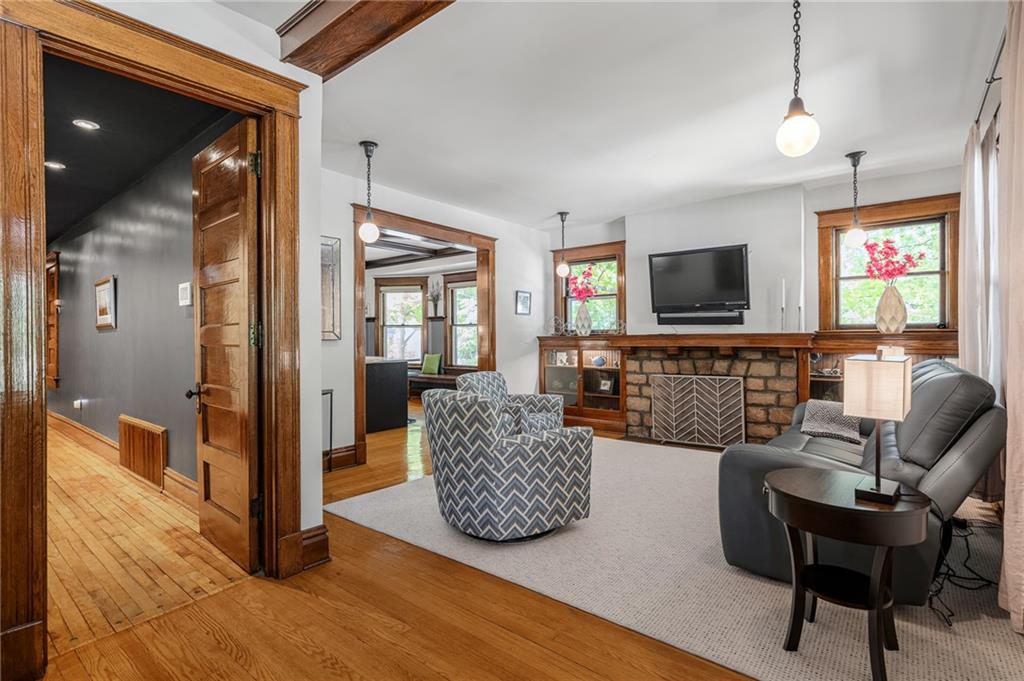 Photo 5 of 949 W 33RD Terrace