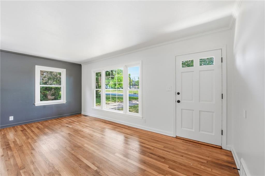 Photo 5 of 711 W 84TH Street