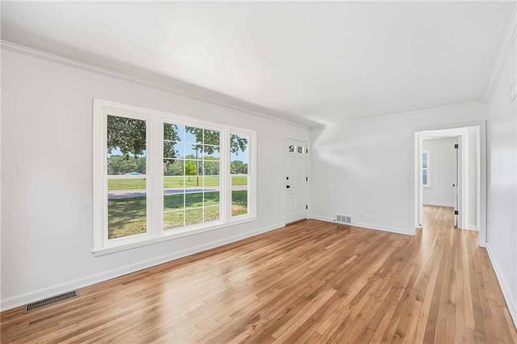 Photo 6 of 711 W 84TH Street