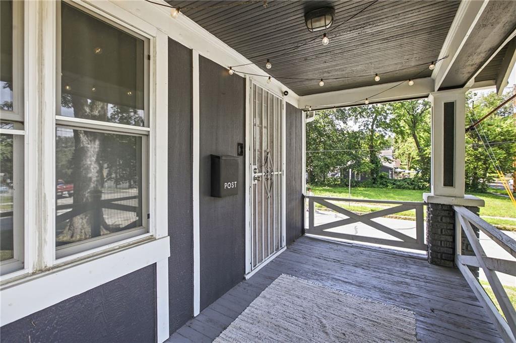 Photo 3 of 4947 Woodland Avenue