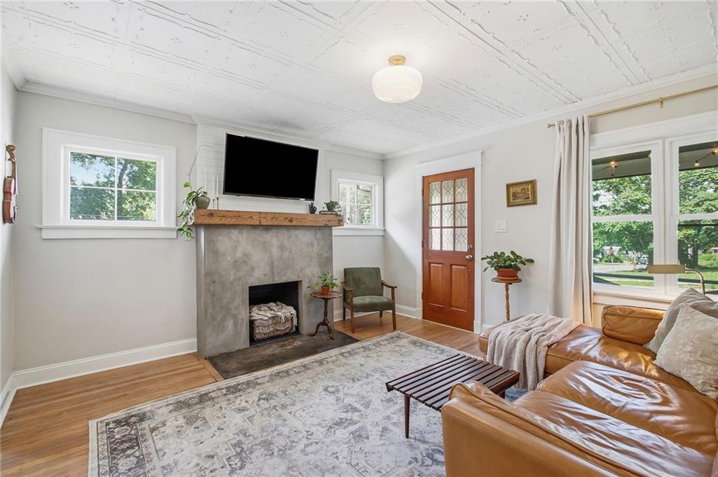 Photo 5 of 4947 Woodland Avenue
