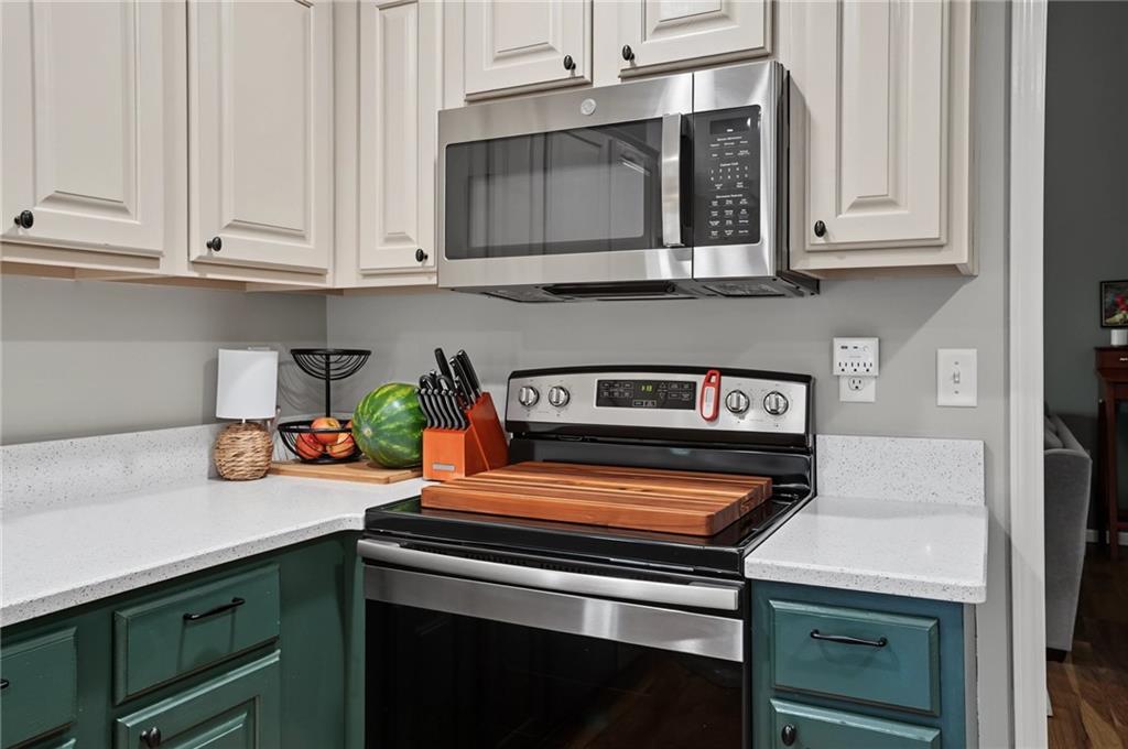 Photo 7 of 829 E 12th Street
