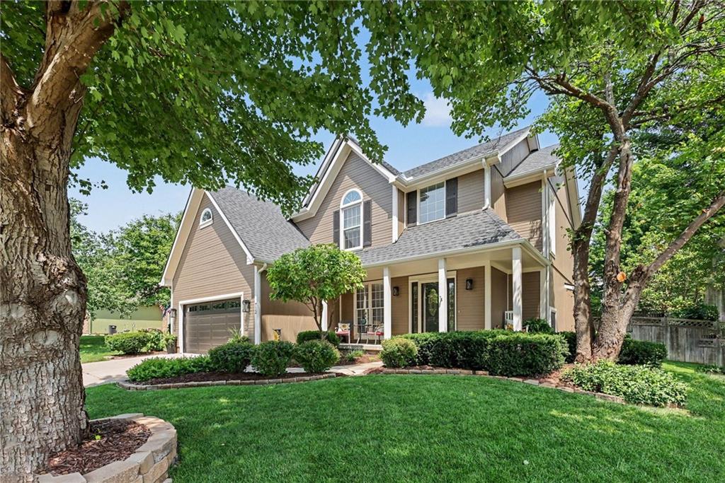 Photo 2 of 712 Cottonwood Drive