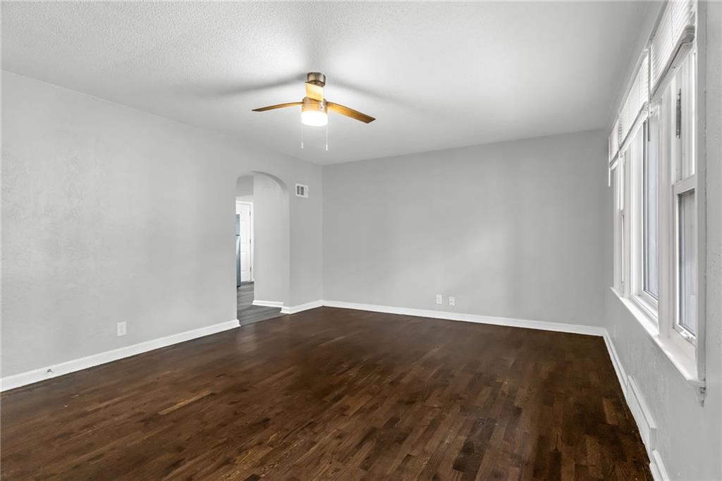 Photo 3 of 404 NE Grand Avenue