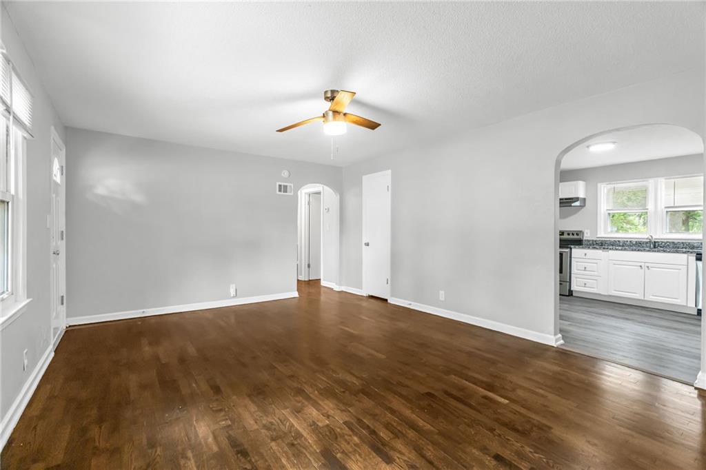 Photo 4 of 404 NE Grand Avenue