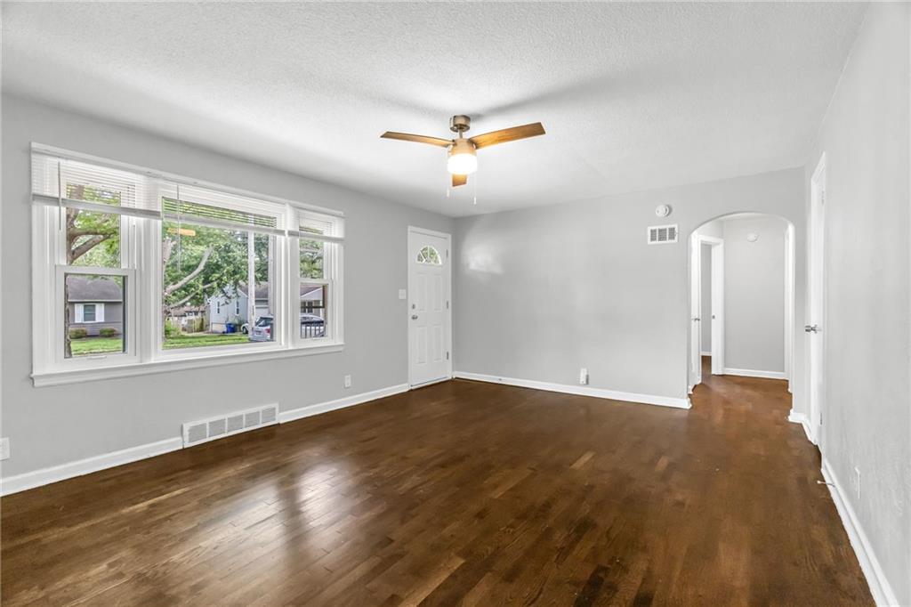 Photo 5 of 404 NE Grand Avenue