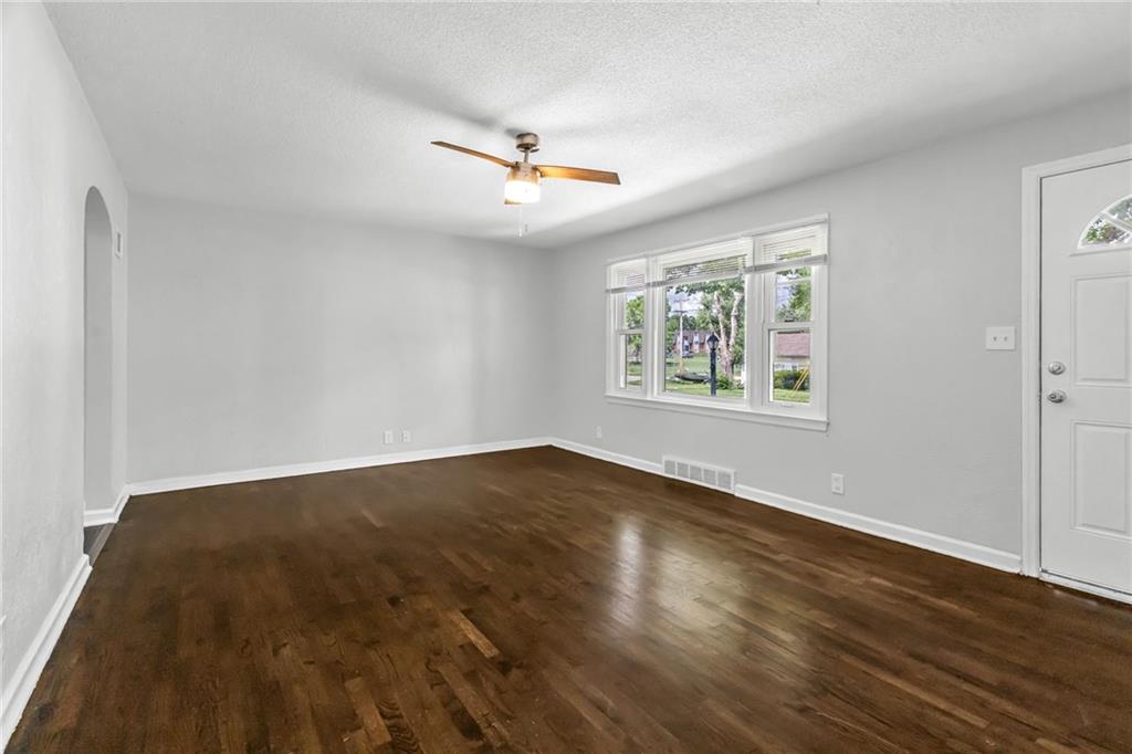 Photo 6 of 404 NE Grand Avenue