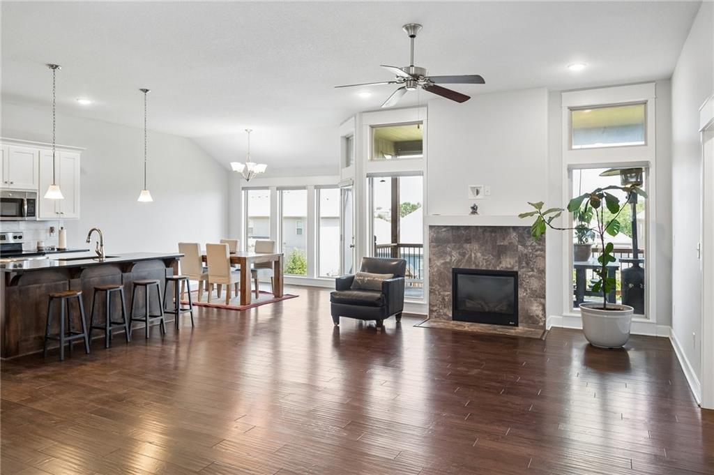 Photo 6 of 10533 N Randolph Avenue