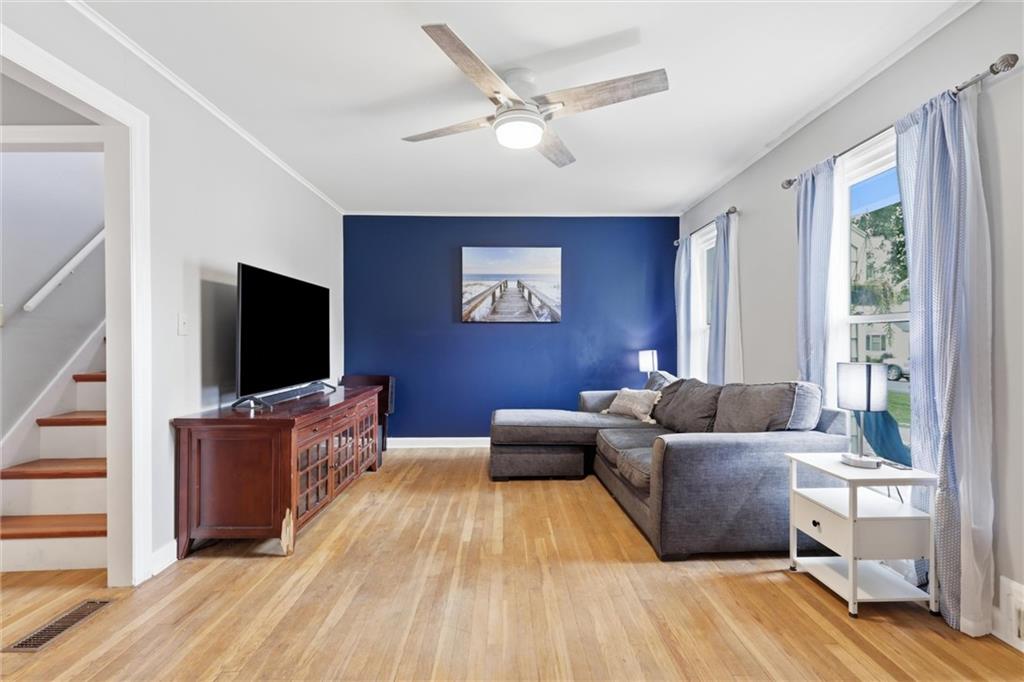 Photo 6 of 5310 Russell Street