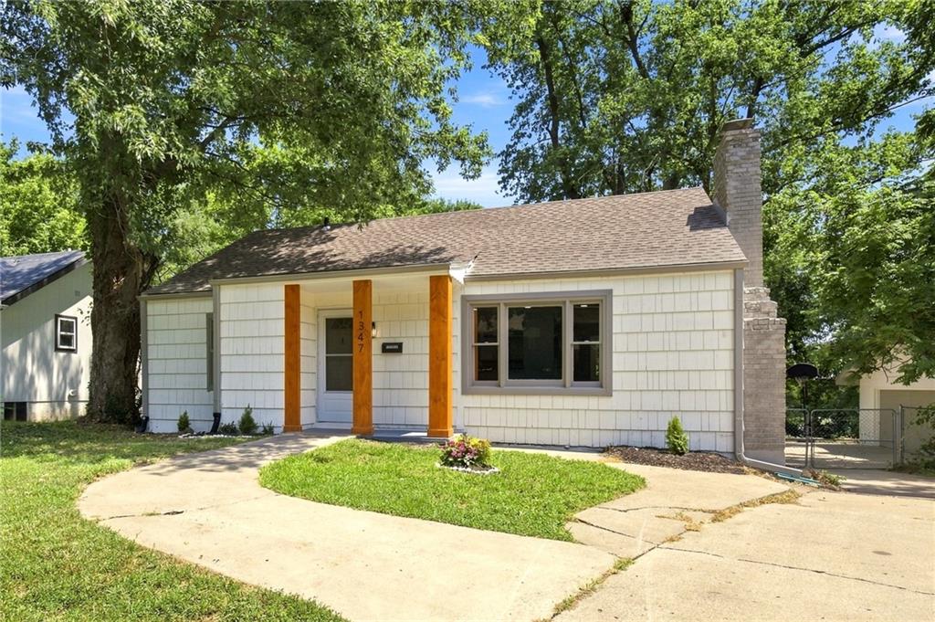 Photo 2 of 1347 S Hocker Avenue