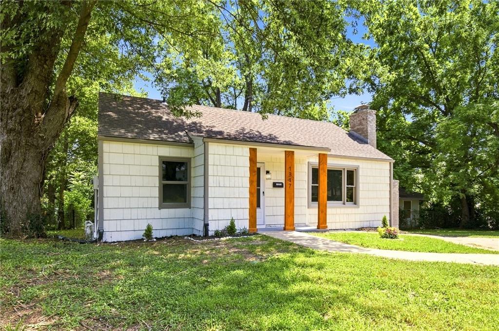 Photo 3 of 1347 S Hocker Avenue