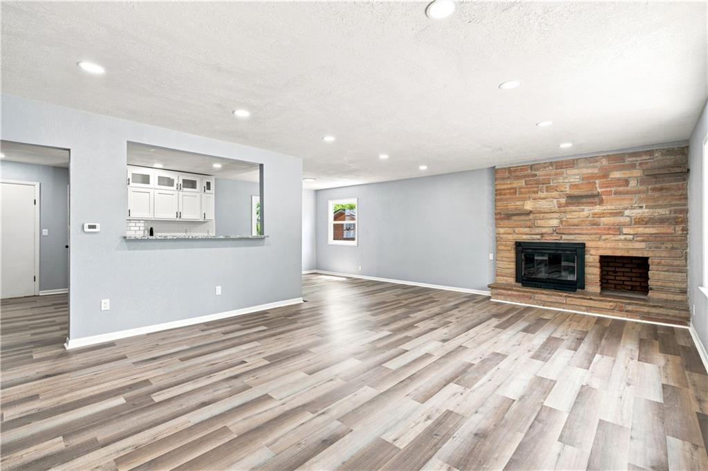 Photo 5 of 1347 S Hocker Avenue