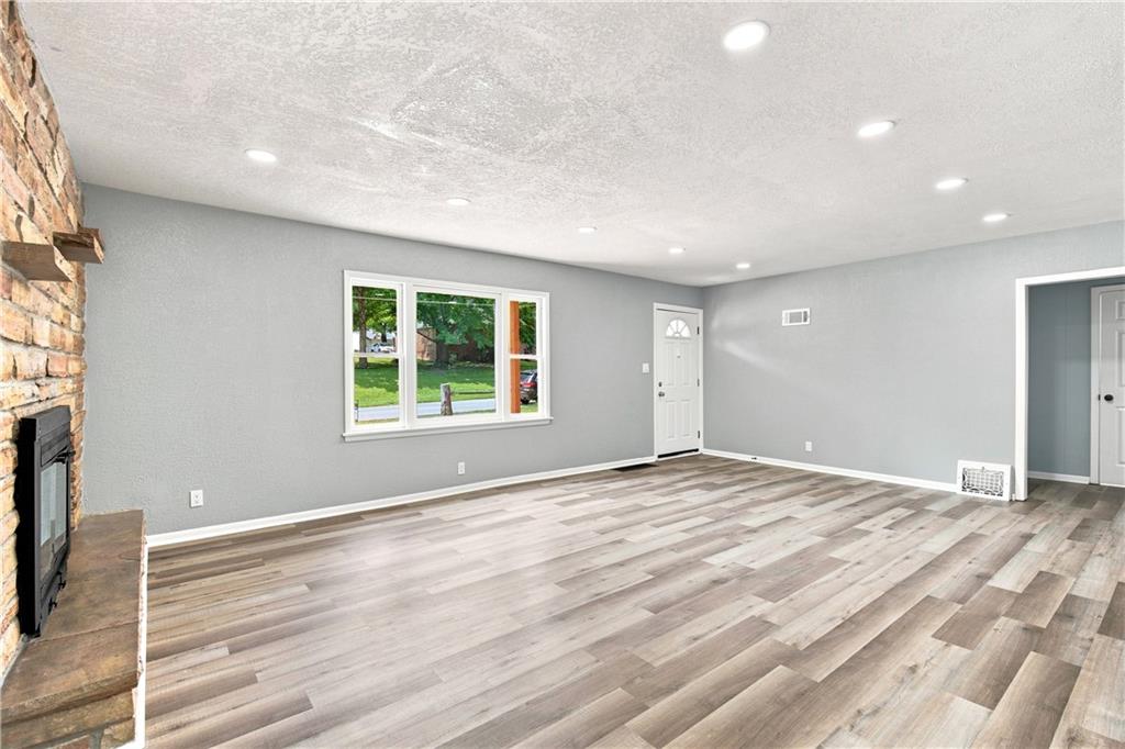 Photo 7 of 1347 S Hocker Avenue