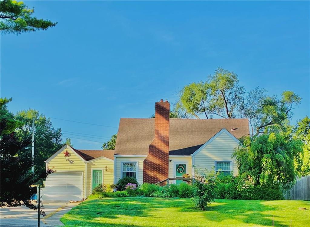 Photo of 415 NE Moreland Drive in Oakwood Park, MO