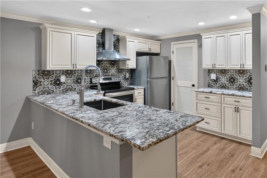 Photo 2 of 6728 W 109th Street #B