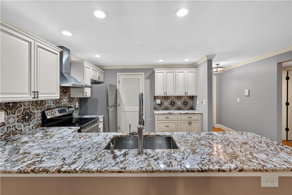 Photo 4 of 6728 W 109th Street #B