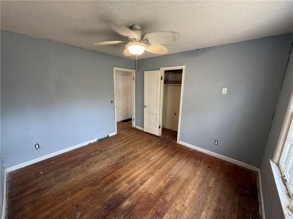 Photo 3 of 5410 Briar Street