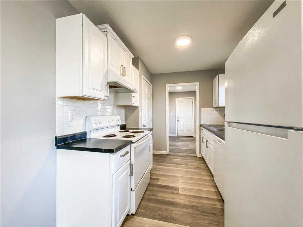 Photo 5 of 11426 Applewood Drive