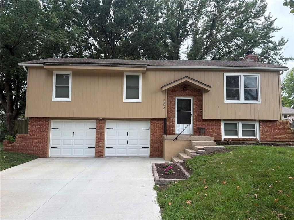 Photo of 504 SW Killarney Lane in Blue Springs, MO