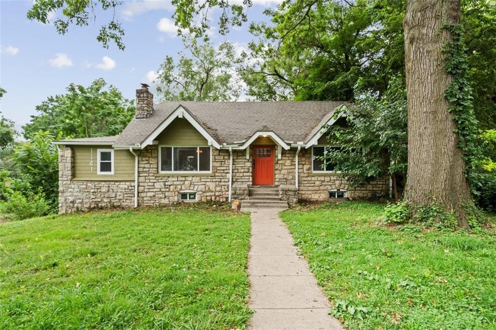Photo of 1141 E 75th Terrace