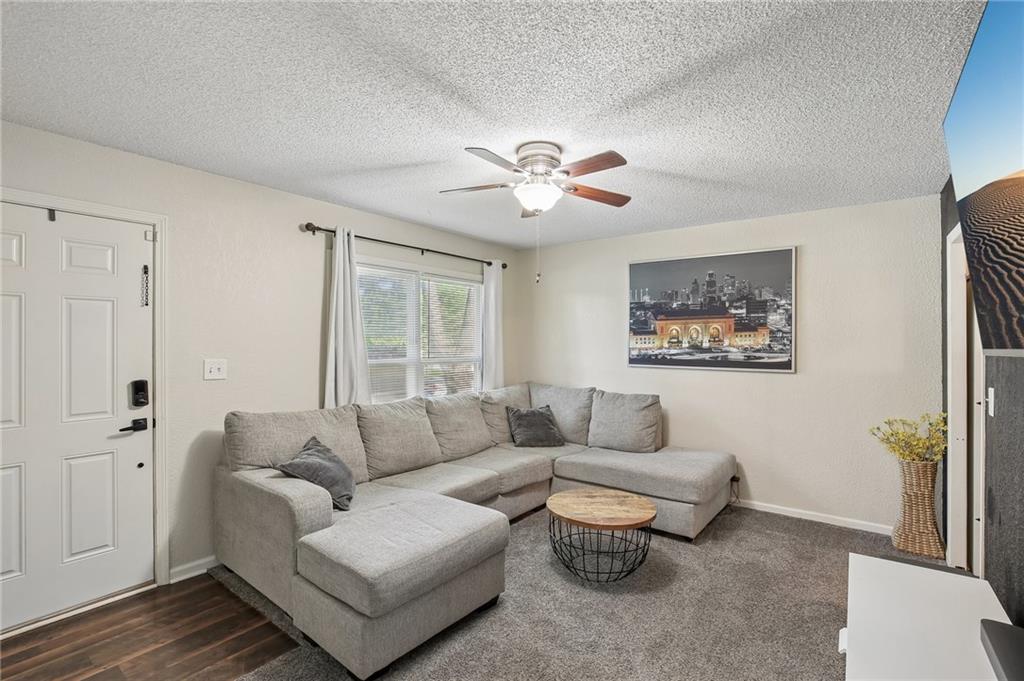 Photo 4 of 317 N Cochise Drive