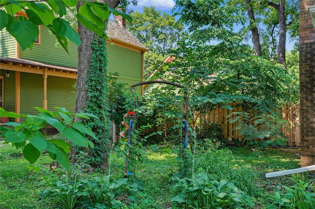 Photo 5 of 709 Illinois Street