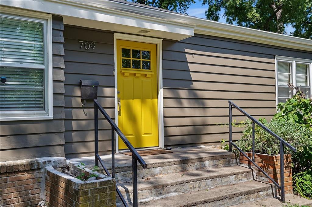 Photo 6 of 709 Illinois Street