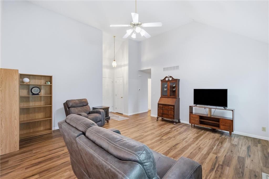 Photo 5 of 15724 Travis Street