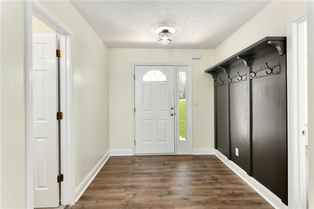 Photo 5 of 916 Lewis Drive