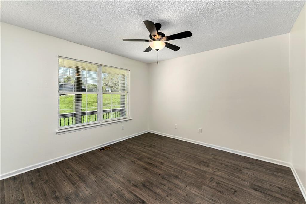 Photo 7 of 916 Lewis Drive
