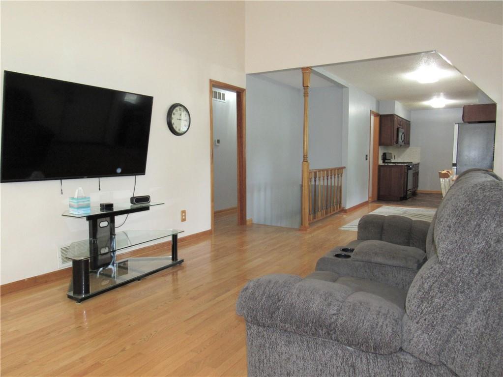 Photo 4 of 605 E Johnston Street