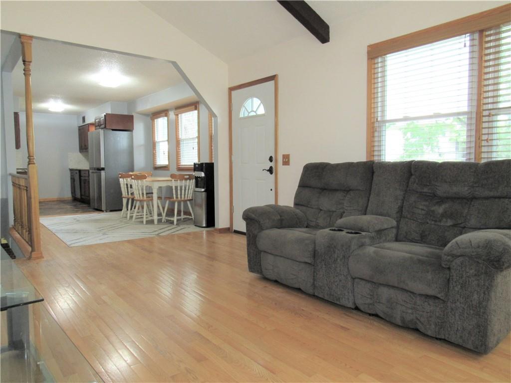 Photo 5 of 605 E Johnston Street
