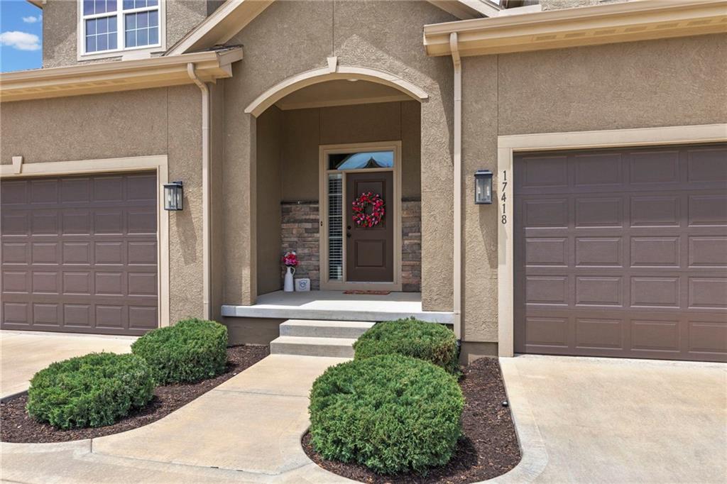 Photo 2 of 17418 S Raintree Drive