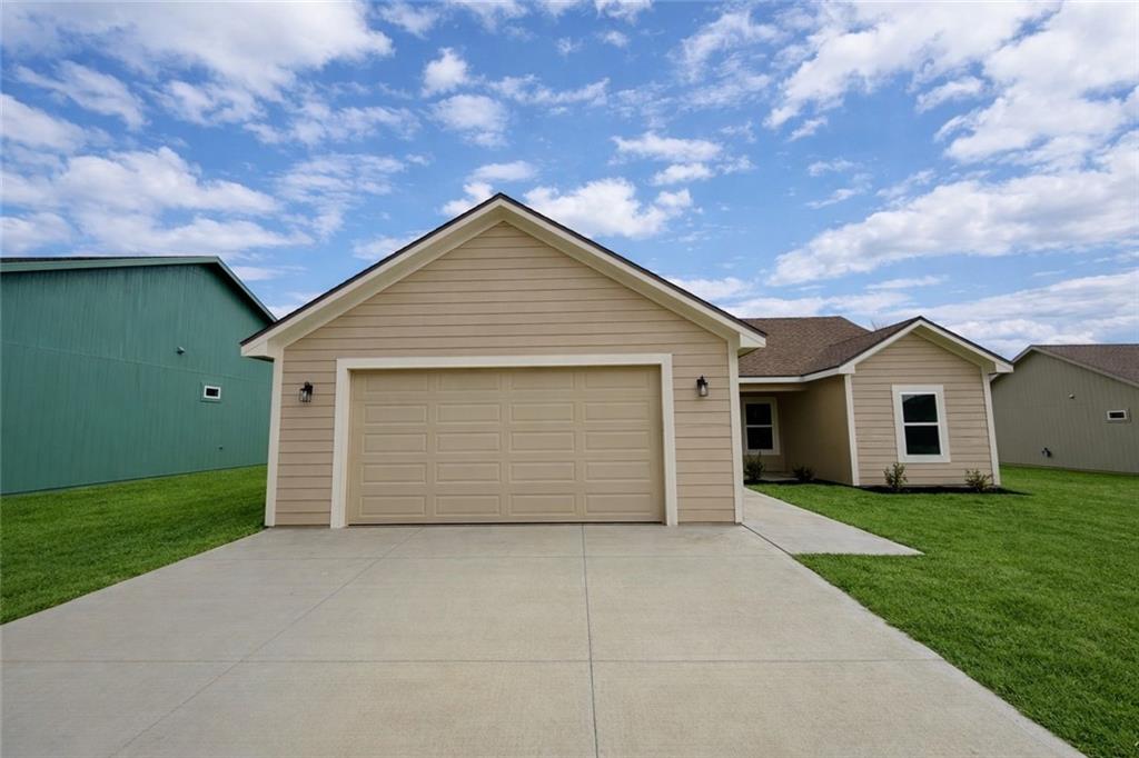 Photo of 1309 NE White Oaks Lane