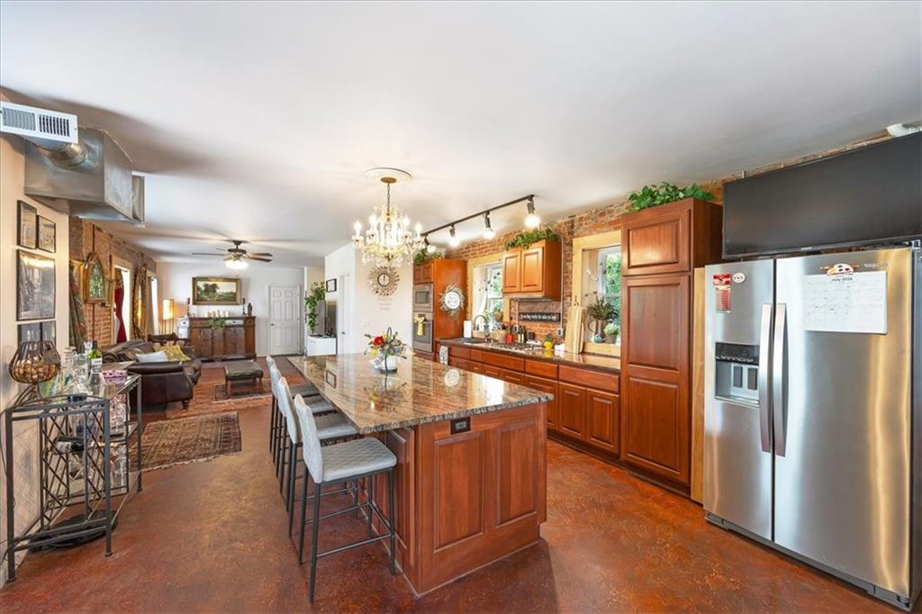 Photo 6 of 1401 E 11th Street