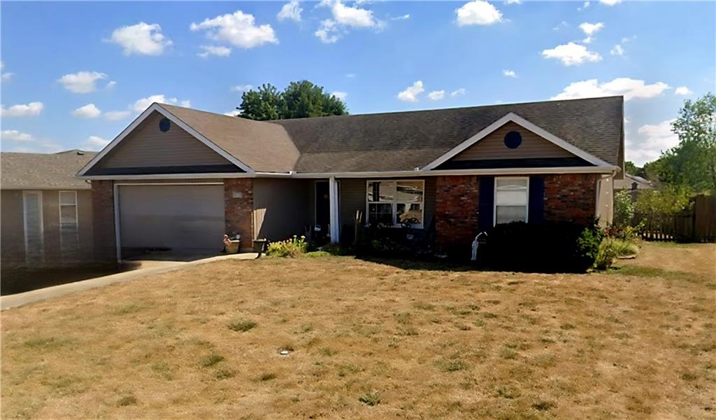 Photo of 413 Graystone Drive in Grain Valley, MO