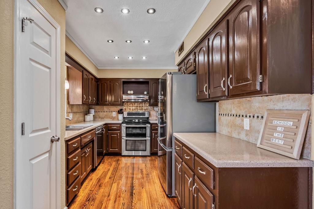 Photo 4 of 1312 Barnes Drive