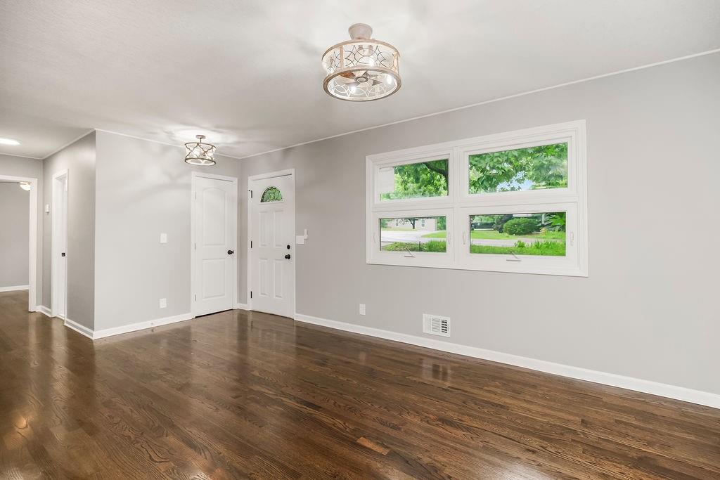 Photo 4 of 6807 N Walnut Street