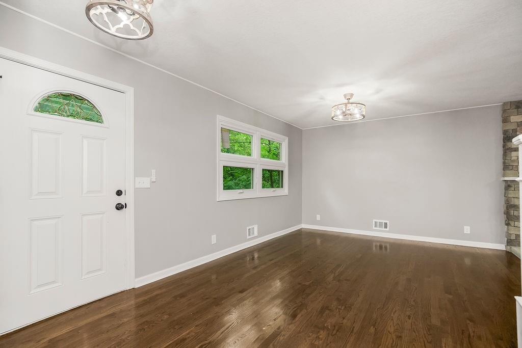 Photo 5 of 6807 N Walnut Street