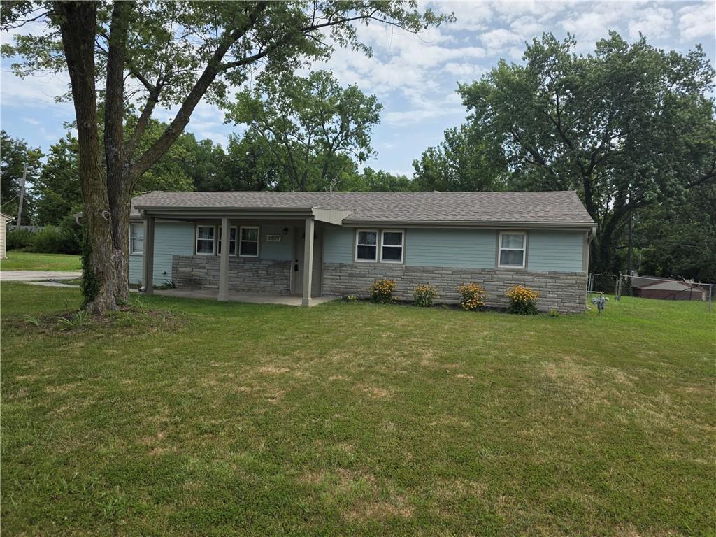 Photo of 8109 N Summit Road