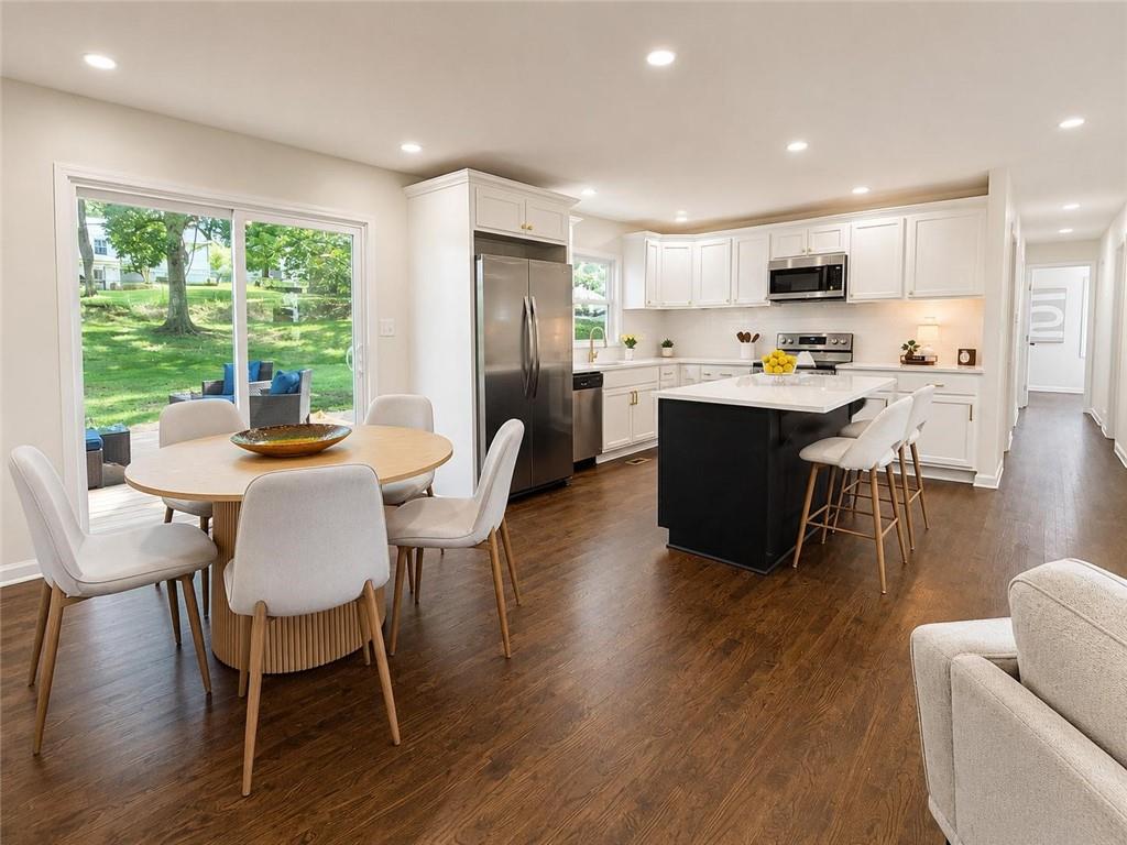 Photo 6 of 1001 W 93rd Street