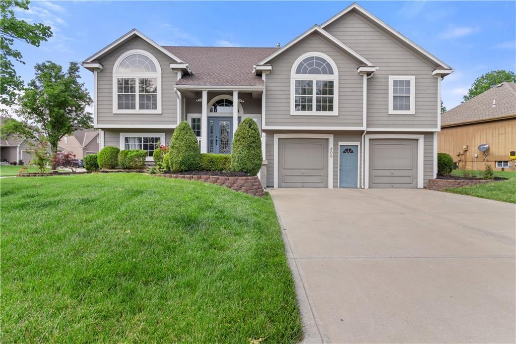 Photo of 806 SW 34th Terrace in Lee's Summit, MO