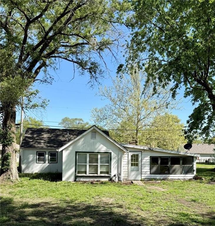 Photo of 215 W 3rd Street