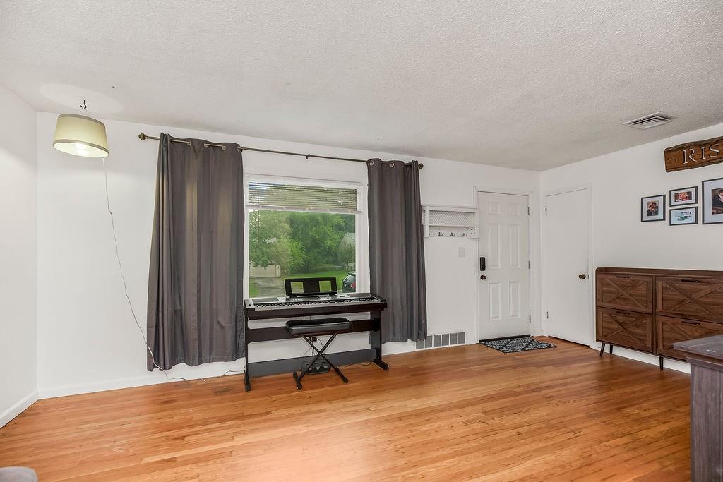 Photo 6 of 903 NE 67th Place
