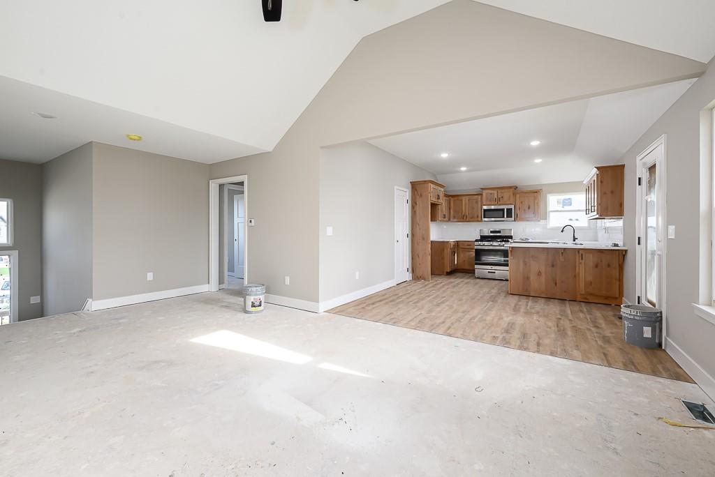 Photo 3 of 15589 Sheridan Court