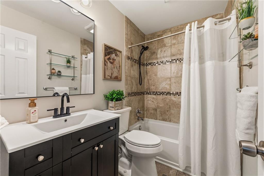 Photo 7 of 6739 Roe Avenue
