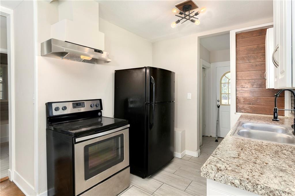 Photo 5 of 4526 Park Avenue
