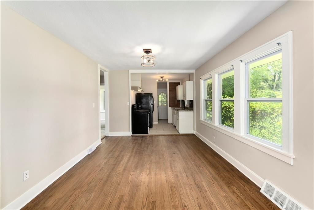 Photo 6 of 4526 Park Avenue