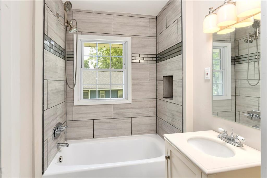 Photo 7 of 4526 Park Avenue